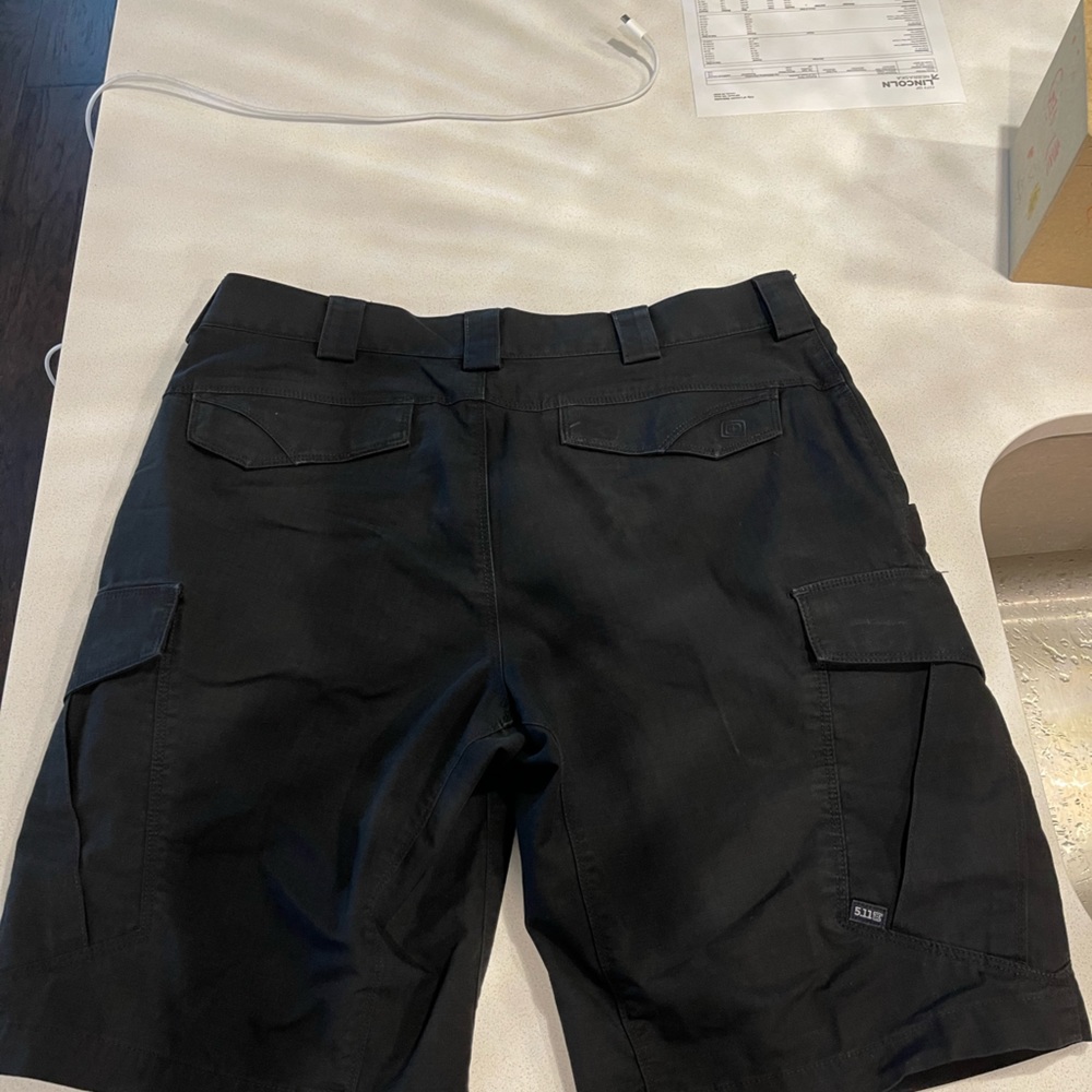 COPY - 5.11 tactical STRYKE SHORTS men’s size  32 black